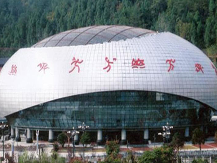 上海體育中心球形網架加工安裝